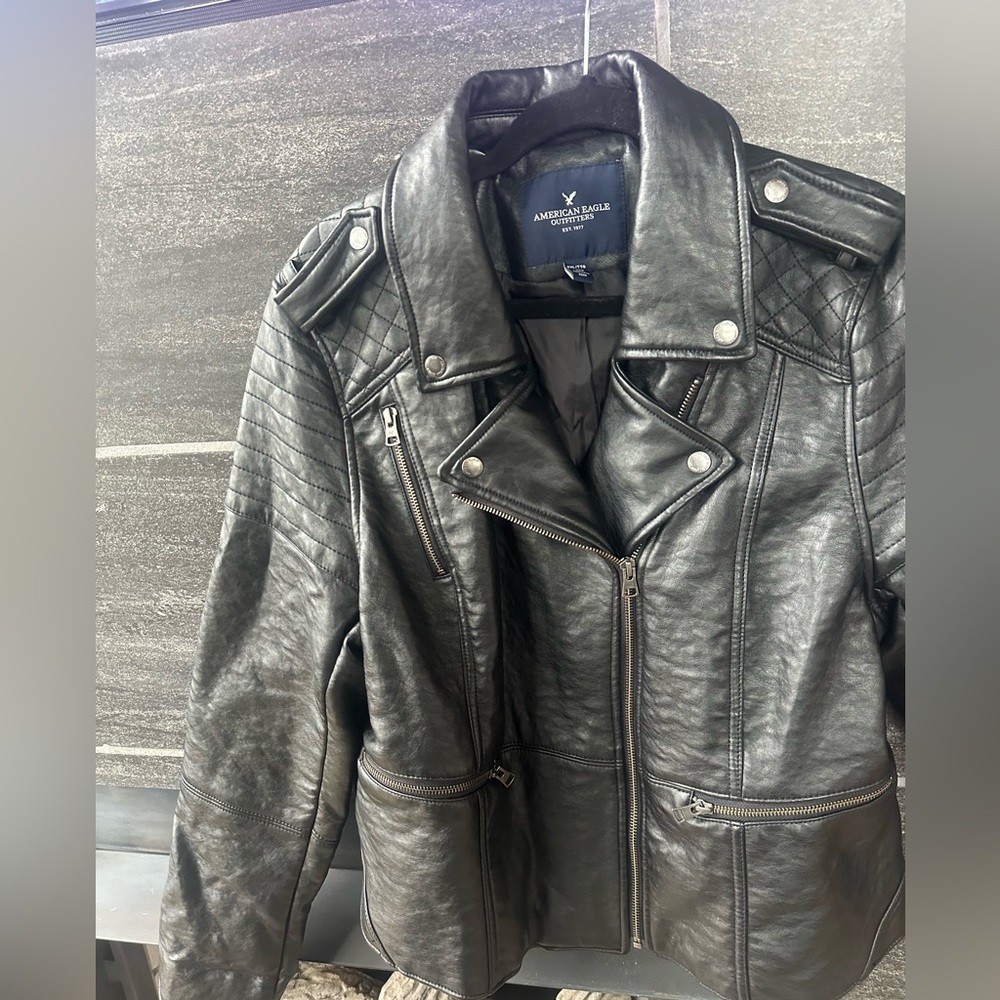 *Like NEW* American Eagle Leather Jacket!
